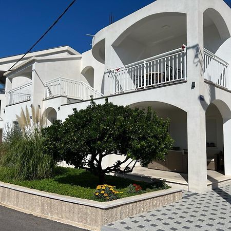 Apartments Obad نيوم المظهر الخارجي الصورة