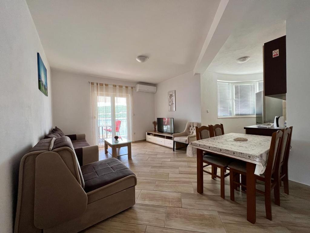 Apartments Obad نيوم المظهر الخارجي الصورة