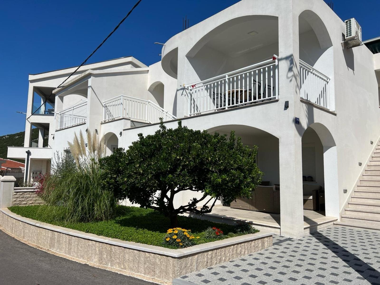 Apartments Obad نيوم المظهر الخارجي الصورة